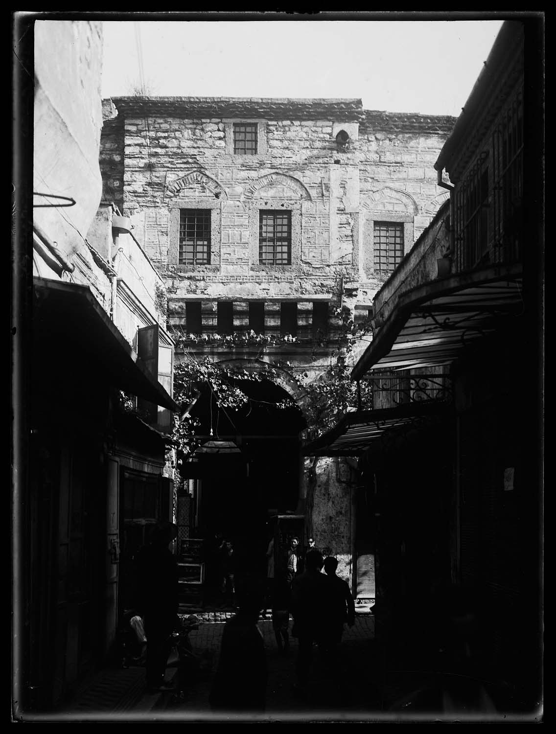 Entrée sur la rue